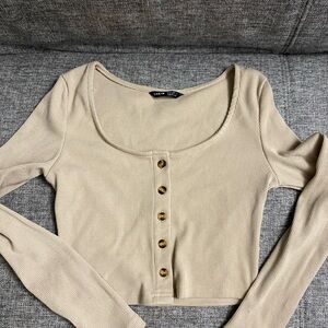 SHEIN Cream Crop Top with Scoop Neck and Long Sleeves